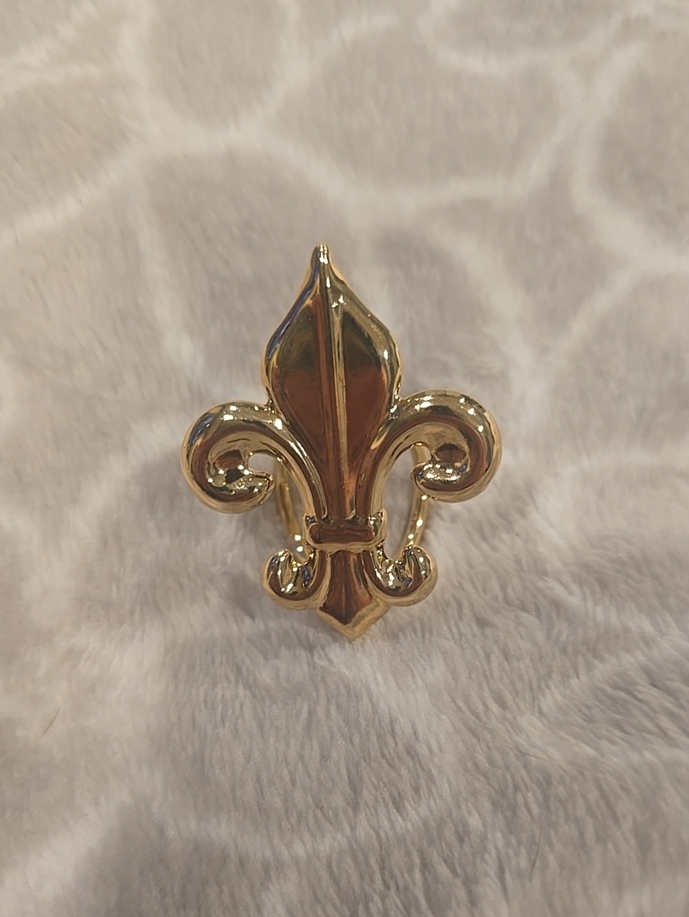 Vintage Gold Tone Fleur-de-Lis Scarf Ring